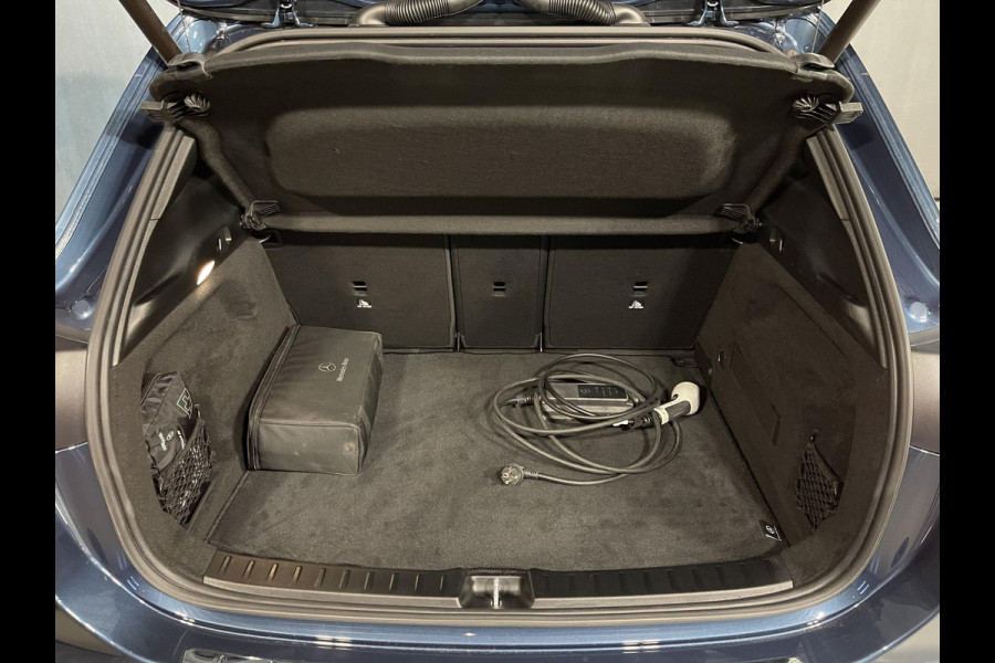Mercedes-Benz GLA 250 e AMG Line Limited 19"/Panoramadak/Adaptieve cruise/Dodehoek/Sfeerverlichting/Stoelverwarming + memory/Camera/Elektrische klep