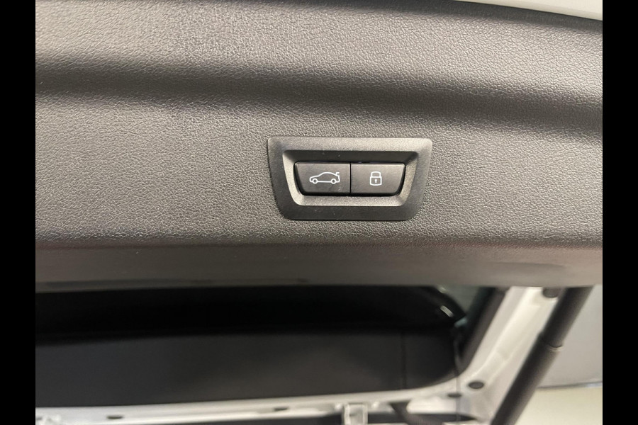 BMW X1 sDrive18i M Sport Shadow Line 18"/Sportstoelen/Adaptieve cruise/Keyless/Stoelverwarming/Camera/Elektrisch klep