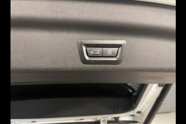BMW X1 sDrive18i M Sport Shadow Line 18"/Sportstoelen/Adaptieve cruise/Keyless/Stoelverwarming/Camera/Elektrisch klep