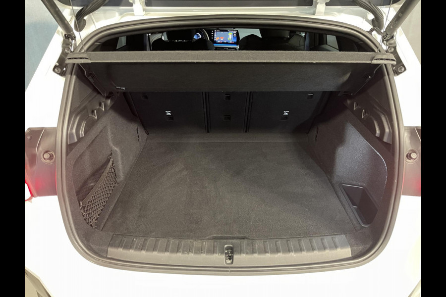 BMW X1 sDrive18i M Sport Shadow Line 18"/Sportstoelen/Adaptieve cruise/Keyless/Stoelverwarming/Camera/Elektrisch klep