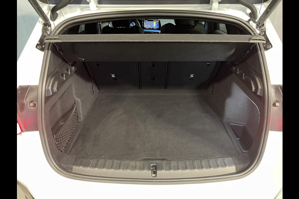 BMW X1 sDrive18i M Sport Shadow Line 18"/Sportstoelen/Adaptieve cruise/Keyless/Stoelverwarming/Camera/Elektrisch klep