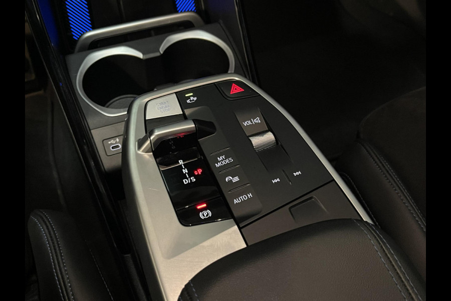 BMW X1 sDrive18i M Sport Shadow Line 18"/Sportstoelen/Adaptieve cruise/Keyless/Stoelverwarming/Camera/Elektrisch klep