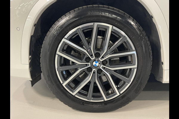 BMW X1 sDrive18i M Sport Shadow Line 18"/Sportstoelen/Adaptieve cruise/Keyless/Stoelverwarming/Camera/Elektrisch klep