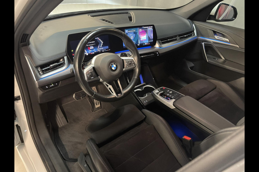BMW X1 sDrive18i M Sport Shadow Line 18"/Sportstoelen/Adaptieve cruise/Keyless/Stoelverwarming/Camera/Elektrisch klep
