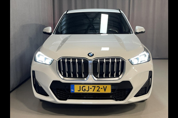 BMW X1 sDrive18i M Sport Shadow Line 18"/Sportstoelen/Adaptieve cruise/Keyless/Stoelverwarming/Camera/Elektrisch klep