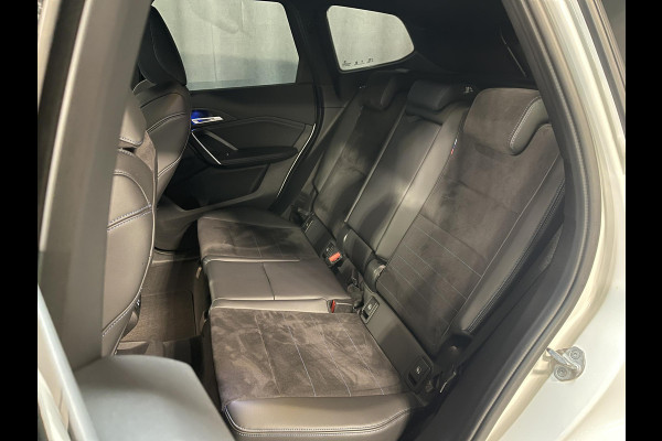 BMW X1 sDrive18i M Sport Shadow Line 18"/Sportstoelen/Adaptieve cruise/Keyless/Stoelverwarming/Camera/Elektrisch klep