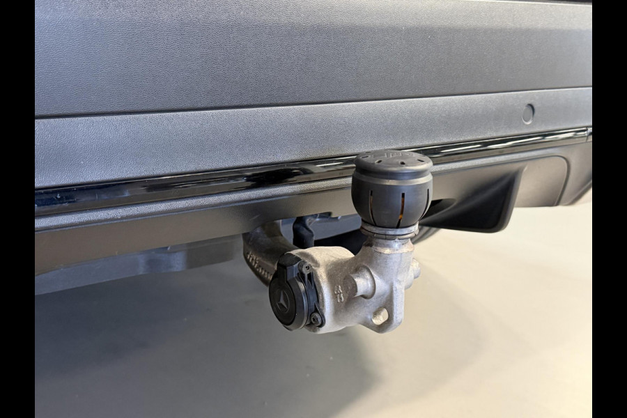 Mercedes-Benz GLC 300e 4MATIC AMG Line 19"/Trekhaak/Stoel + stuurverwarming + memory l+r/Adaptieve cruise/Dodehoek/Rijstrooksensor/Sfeerverlichting/Apple Carplay & Android Auto