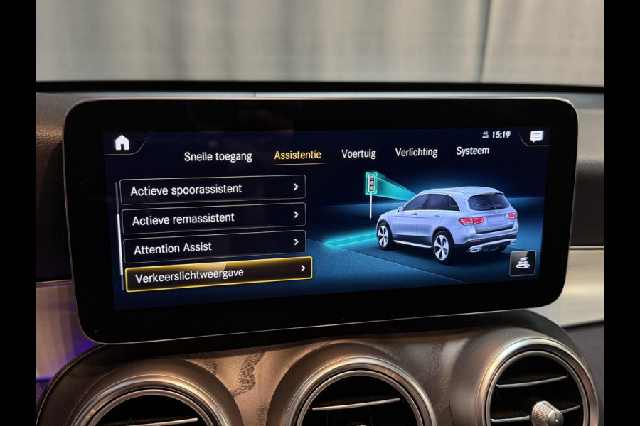 Mercedes-Benz GLC 300e 4MATIC AMG Line 19"/Trekhaak/Stoel + stuurverwarming + memory l+r/Adaptieve cruise/Dodehoek/Rijstrooksensor/Sfeerverlichting/Apple Carplay & Android Auto
