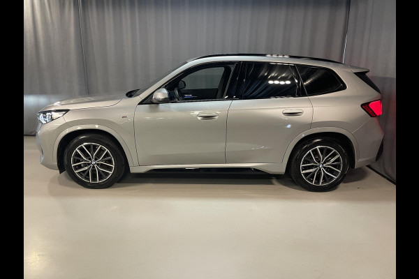 BMW X1 sDrive18i M Sport Shadow Line 18"/Sportstoelen/Keyless/Alarm/Adaptief LED/Stoelverwarming/Camera/Elektrisch klep