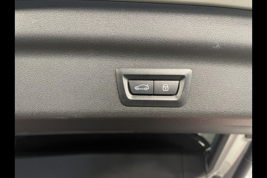 BMW X1 sDrive18i M Sport Shadow Line 18"/Sportstoelen/Keyless/Alarm/Adaptief LED/Stoelverwarming/Camera/Elektrisch klep