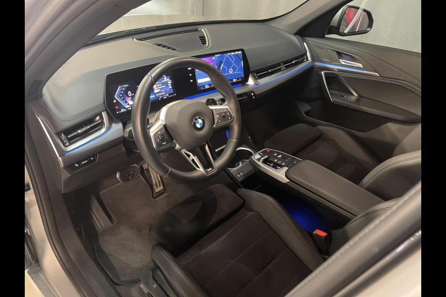 BMW X1 sDrive18i M Sport Shadow Line 18"/Sportstoelen/Keyless/Alarm/Adaptief LED/Stoelverwarming/Camera/Elektrisch klep