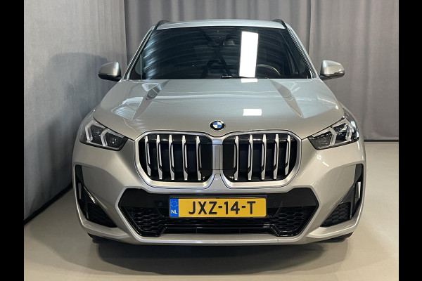 BMW X1 sDrive18i M Sport Shadow Line 18"/Sportstoelen/Keyless/Alarm/Adaptief LED/Stoelverwarming/Camera/Elektrisch klep