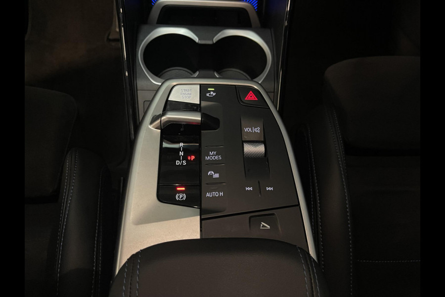 BMW X1 sDrive18i M Sport Shadow Line 18"/Sportstoelen/Keyless/Alarm/Adaptief LED/Stoelverwarming/Camera/Elektrisch klep