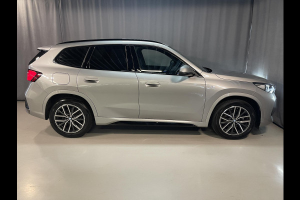 BMW X1 sDrive18i M Sport Shadow Line 18"/Sportstoelen/Keyless/Alarm/Adaptief LED/Stoelverwarming/Camera/Elektrisch klep