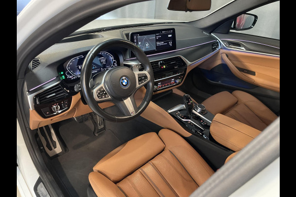 BMW 5 Serie Touring 530e xDrive High Executive M Sport 18"/Trekhaak/Laser LED/Leder/Head-up/Keyless/Stoelverwarming/Adaptieve cruise/Dodehoek/Camera/Apple Carplay & Android Auto/HiFi