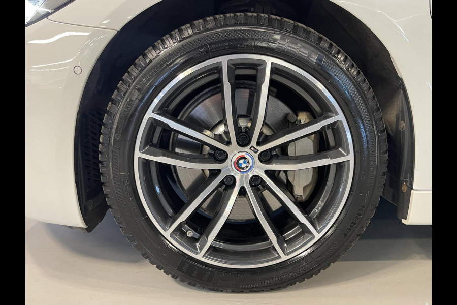 BMW 5 Serie Touring 530e xDrive High Executive M Sport 18"/Trekhaak/Laser LED/Leder/Head-up/Keyless/Stoelverwarming/Adaptieve cruise/Dodehoek/Camera/Apple Carplay & Android Auto/HiFi
