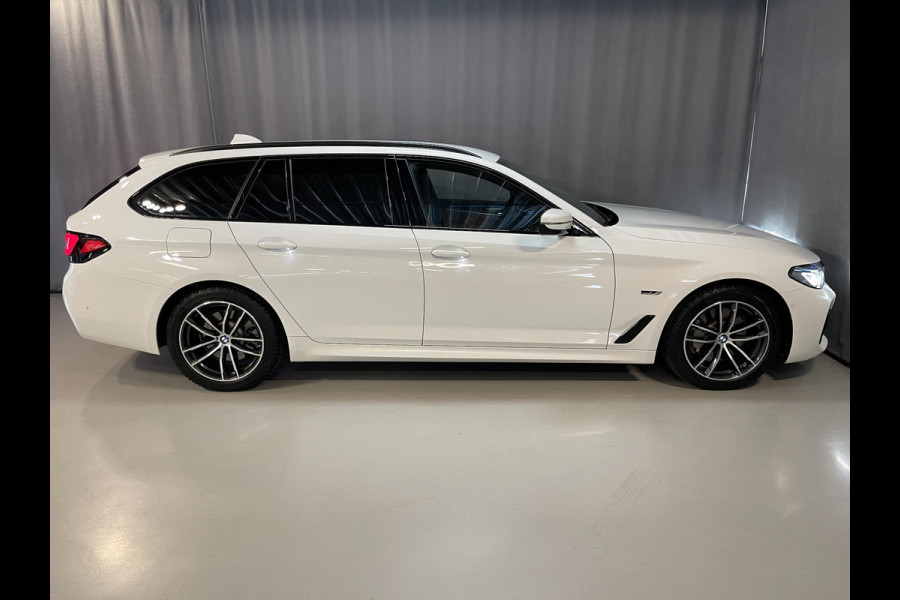 BMW 5 Serie Touring 530e xDrive High Executive M Sport 18"/Trekhaak/Laser LED/Leder/Head-up/Keyless/Stoelverwarming/Adaptieve cruise/Dodehoek/Camera/Apple Carplay & Android Auto/HiFi