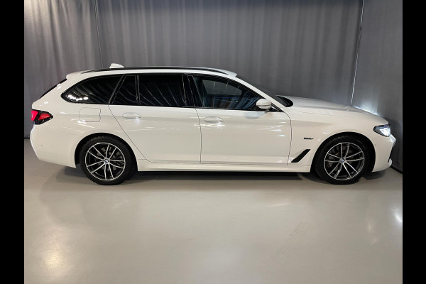 BMW 5 Serie Touring 530e xDrive High Executive M Sport 18"/Trekhaak/Laser LED/Leder/Head-up/Keyless/Stoelverwarming/Adaptieve cruise/Dodehoek/Camera/Apple Carplay & Android Auto/HiFi