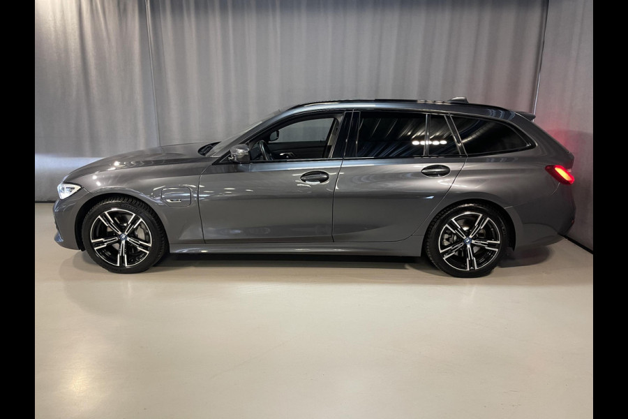 BMW 3 Serie Touring 330e xDrive Business Edition Plus 18"/Trekhaak/Laser LED/Head-up/Stoelverwarming/Elektrische klep/Keyless/Apple Carplay & Android Auto
