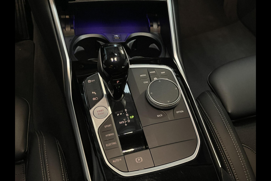 BMW 3 Serie Touring 330e xDrive Business Edition Plus 18"/Trekhaak/Laser LED/Head-up/Stoelverwarming/Elektrische klep/Keyless/Apple Carplay & Android Auto