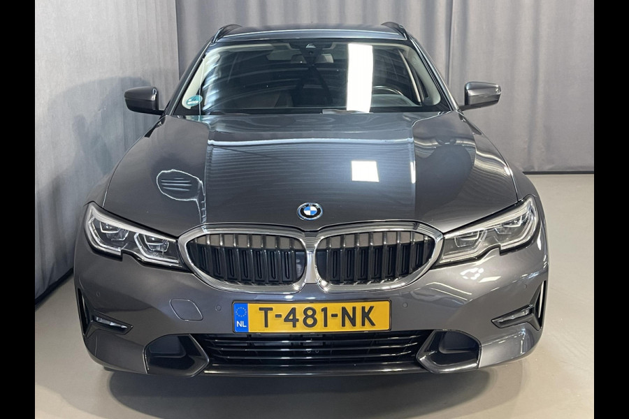 BMW 3 Serie Touring 330e xDrive Business Edition Plus 18"/Trekhaak/Laser LED/Head-up/Stoelverwarming/Elektrische klep/Keyless/Apple Carplay & Android Auto