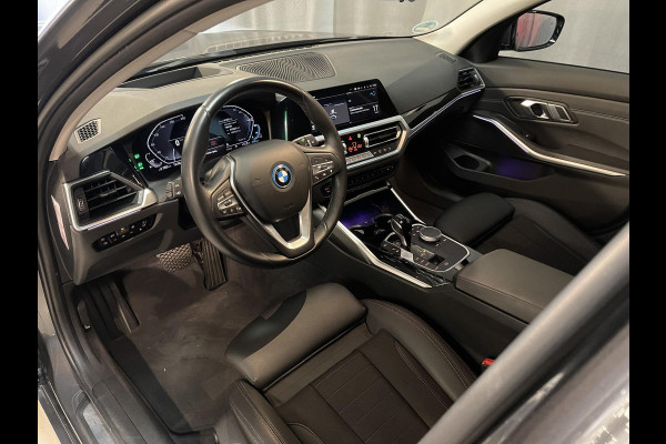 BMW 3 Serie Touring 330e xDrive Business Edition Plus 18"/Trekhaak/Laser LED/Head-up/Stoelverwarming/Elektrische klep/Keyless/Apple Carplay & Android Auto