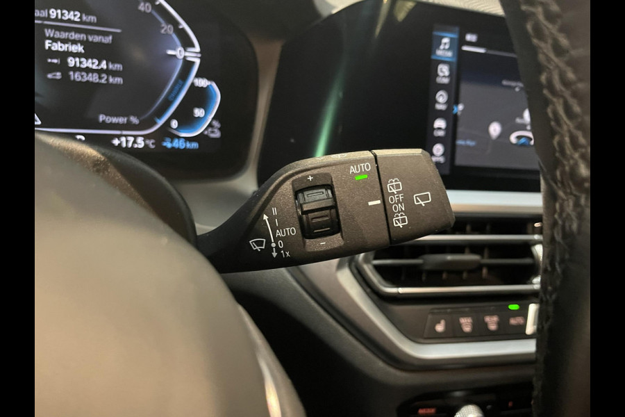 BMW 3 Serie Touring 330e xDrive Business Edition Plus 18"/Trekhaak/Laser LED/Head-up/Stoelverwarming/Elektrische klep/Keyless/Apple Carplay & Android Auto