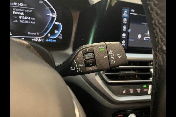 BMW 3 Serie Touring 330e xDrive Business Edition Plus 18"/Trekhaak/Laser LED/Head-up/Stoelverwarming/Elektrische klep/Keyless/Apple Carplay & Android Auto