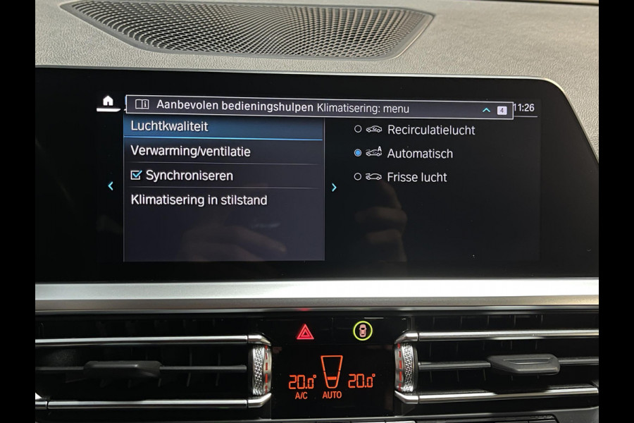 BMW 3 Serie Touring 330e xDrive Business Edition Plus 18"/Trekhaak/Laser LED/Head-up/Stoelverwarming/Elektrische klep/Keyless/Apple Carplay & Android Auto
