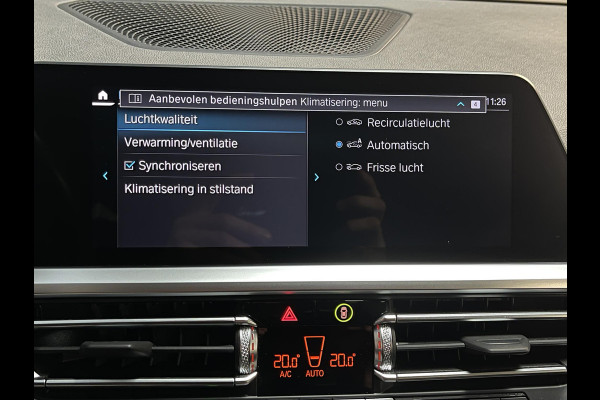 BMW 3 Serie Touring 330e xDrive Business Edition Plus 18"/Trekhaak/Laser LED/Head-up/Stoelverwarming/Elektrische klep/Keyless/Apple Carplay & Android Auto