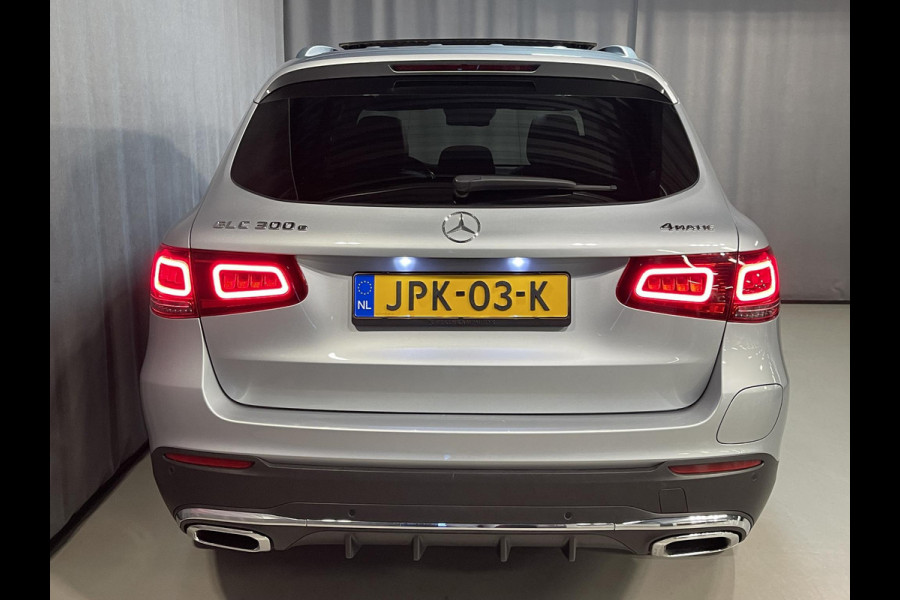 Mercedes-Benz GLC 300e 4MATIC AMG Line 19"/Panoramadak/Dodehoek/Adaptieve cruise/Keyless/Burmester/Matrix LED/Apple Carplay & Android Auto/Stoelverwarming/Elektrische klep