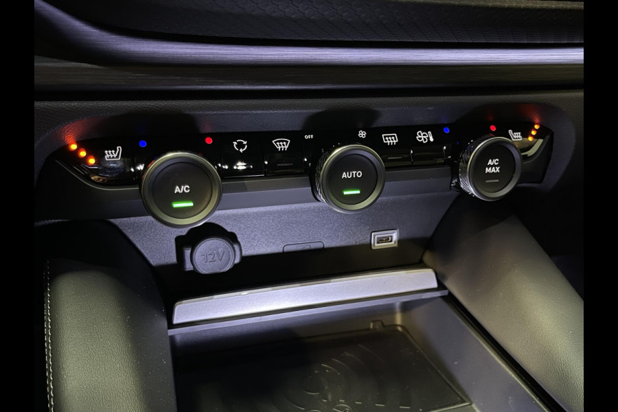 Citroën C5 X 1.6 Plug-in Hybrid Shine 19''/Leder/Dodehoek/Head-up display/Keyless/Stuur+stoelverwarming/Voorruitverwarming/DAB+/Camera