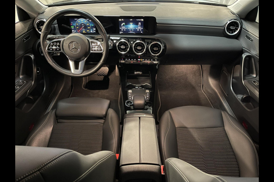 Mercedes-Benz CLA-Klasse Shooting Brake 250 e 17"/Apple Carplay & Android Auto/LED/Stoelverwarming/Camera/Climate