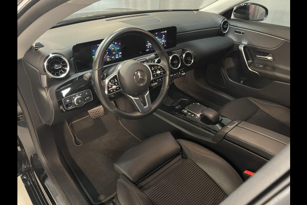 Mercedes-Benz CLA-Klasse Shooting Brake 250 e 17"/Apple Carplay & Android Auto/LED/Stoelverwarming/Camera/Climate