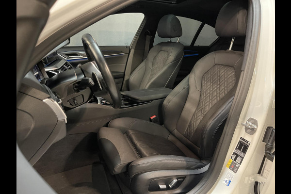 BMW 5 Serie 530e Business Edition Plus M Sport 19"/Schuif-kanteldak/Trekhaak/Camera/Stoelverwarming + memory/PDC v+a/LED