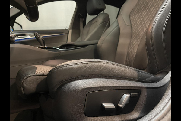 BMW 5 Serie 530e Business Edition Plus M Sport 19"/Schuif-kanteldak/Trekhaak/Camera/Stoelverwarming + memory/PDC v+a/LED