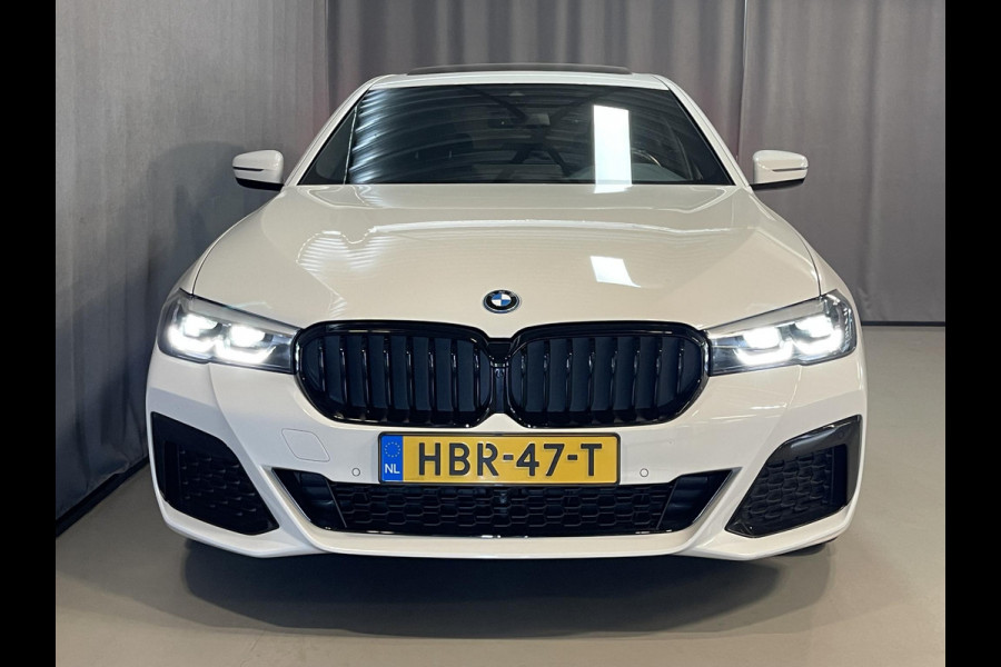 BMW 5 Serie 530e Business Edition Plus M Sport 19"/Schuif-kanteldak/Trekhaak/Camera/Stoelverwarming + memory/PDC v+a/LED