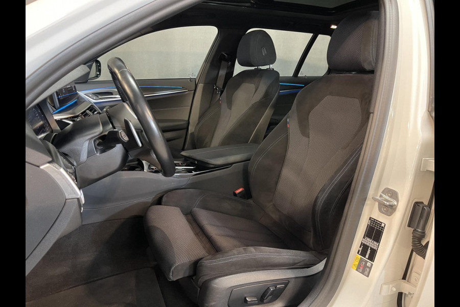 BMW 5 Serie Touring 530e High Executive M Sport 18"/Panoramadak/Laser LED/Adaptief onderstel/Head-up/Keyless/Stoelverwarming/Adaptieve cruise/Dodehoek/Camera/Apple Carplay & Android Auto/HiFi