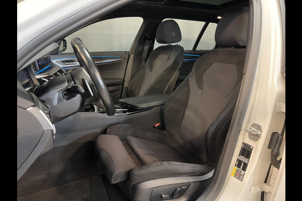 BMW 5 Serie Touring 530e High Executive M Sport 18"/Panoramadak/Laser LED/Adaptief onderstel/Head-up/Keyless/Stoelverwarming/Adaptieve cruise/Dodehoek/Camera/Apple Carplay & Android Auto/HiFi