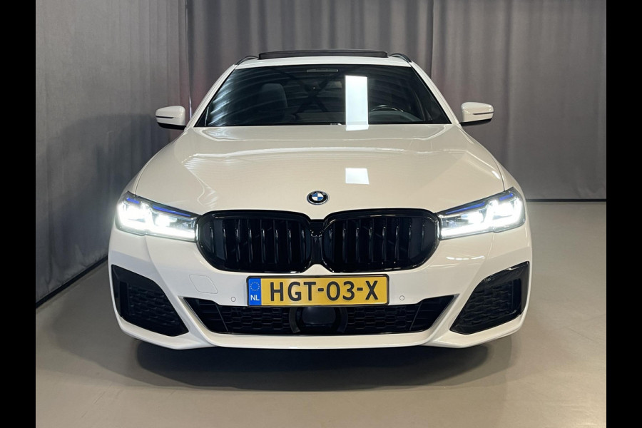 BMW 5 Serie Touring 530e High Executive M Sport 18"/Panoramadak/Laser LED/Adaptief onderstel/Head-up/Keyless/Stoelverwarming/Adaptieve cruise/Dodehoek/Camera/Apple Carplay & Android Auto/HiFi