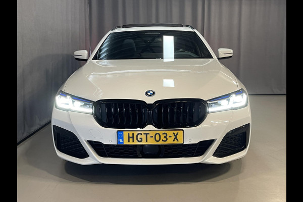 BMW 5 Serie Touring 530e High Executive M Sport 18"/Panoramadak/Laser LED/Adaptief onderstel/Head-up/Keyless/Stoelverwarming/Adaptieve cruise/Dodehoek/Camera/Apple Carplay & Android Auto/HiFi