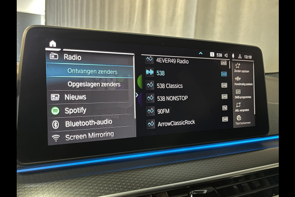 BMW 5 Serie Touring 530e High Executive M Sport 18"/Panoramadak/Laser LED/Adaptief onderstel/Head-up/Keyless/Stoelverwarming/Adaptieve cruise/Dodehoek/Camera/Apple Carplay & Android Auto/HiFi