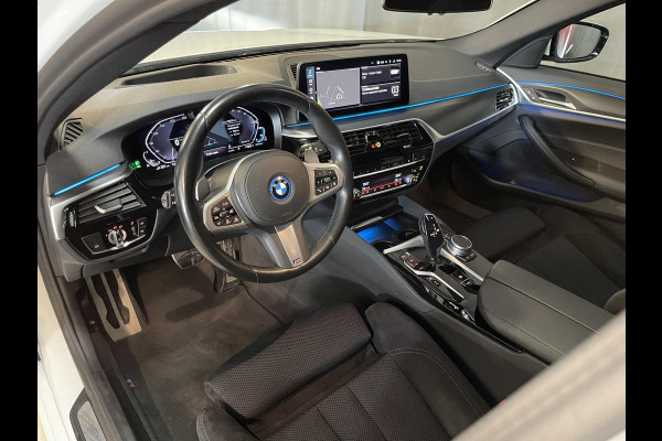 BMW 5 Serie Touring 530e High Executive M Sport 18"/Panoramadak/Laser LED/Adaptief onderstel/Head-up/Keyless/Stoelverwarming/Adaptieve cruise/Dodehoek/Camera/Apple Carplay & Android Auto/HiFi