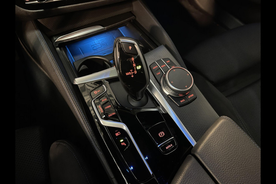 BMW 5 Serie Touring 530e High Executive M Sport 18"/Panoramadak/Laser LED/Adaptief onderstel/Head-up/Keyless/Stoelverwarming/Adaptieve cruise/Dodehoek/Camera/Apple Carplay & Android Auto/HiFi