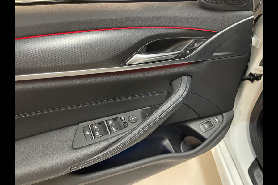 BMW 5 Serie Touring 530e High Executive M Sport 18"/Panoramadak/Laser LED/Adaptief onderstel/Head-up/Keyless/Stoelverwarming/Adaptieve cruise/Dodehoek/Camera/Apple Carplay & Android Auto/HiFi