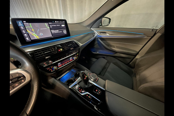 BMW 5 Serie Touring 530e High Executive M Sport 18"/Panoramadak/Laser LED/Adaptief onderstel/Head-up/Keyless/Stoelverwarming/Adaptieve cruise/Dodehoek/Camera/Apple Carplay & Android Auto/HiFi