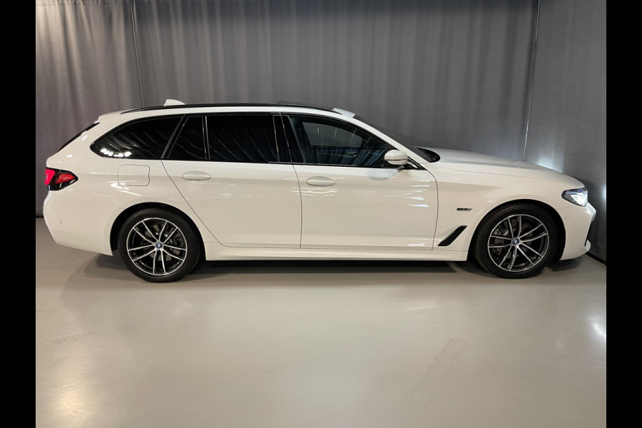 BMW 5 Serie Touring 530e High Executive M Sport 18"/Panoramadak/Laser LED/Adaptief onderstel/Head-up/Keyless/Stoelverwarming/Adaptieve cruise/Dodehoek/Camera/Apple Carplay & Android Auto/HiFi