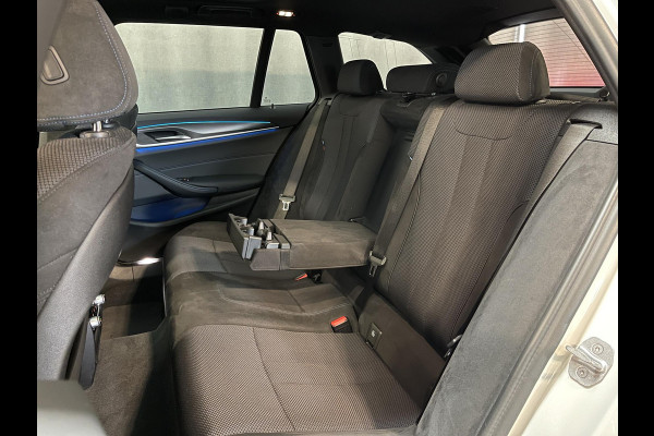 BMW 5 Serie Touring 530e High Executive M Sport 18"/Panoramadak/Laser LED/Adaptief onderstel/Head-up/Keyless/Stoelverwarming/Adaptieve cruise/Dodehoek/Camera/Apple Carplay & Android Auto/HiFi