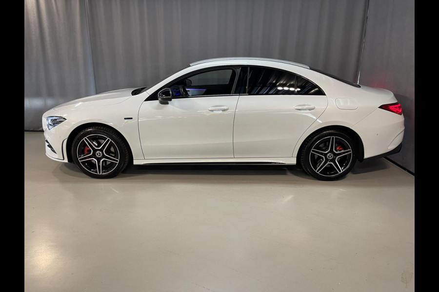 Mercedes-Benz CLA-Klasse 250 e Advantage AMG Line 18"/Dodehoek/Trekhaak/Camera/Sfeerverlichting/Stoelverwarming