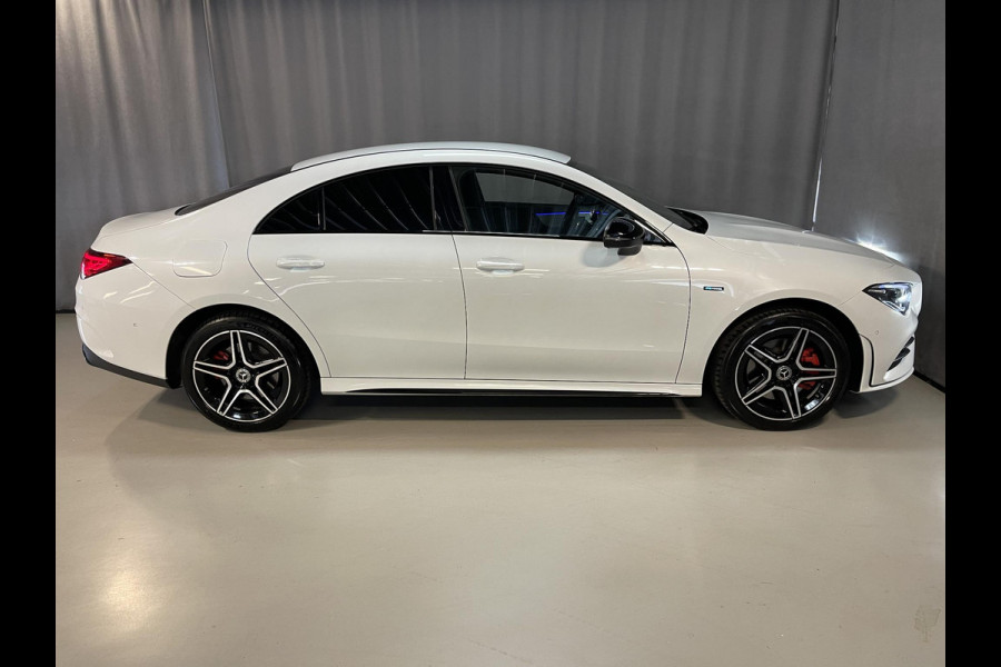 Mercedes-Benz CLA-Klasse 250 e Advantage AMG Line 18"/Dodehoek/Trekhaak/Camera/Sfeerverlichting/Stoelverwarming